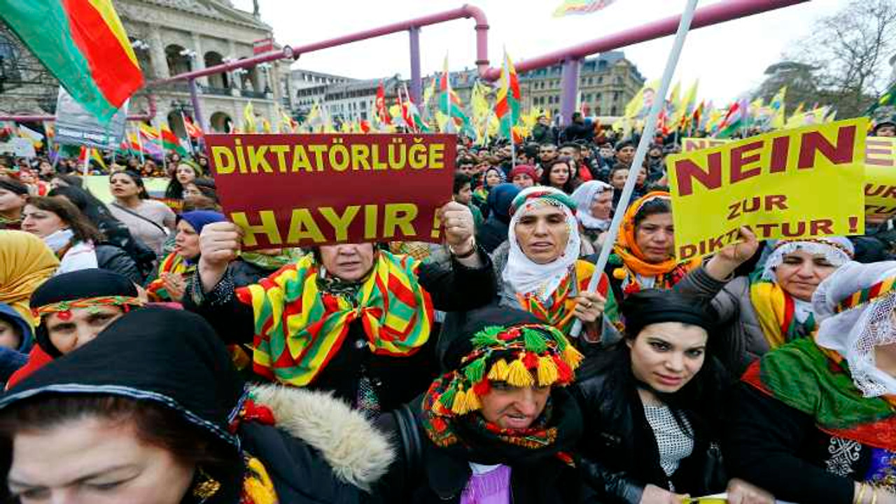 Frankfurt'ta Newroz kutlaması
