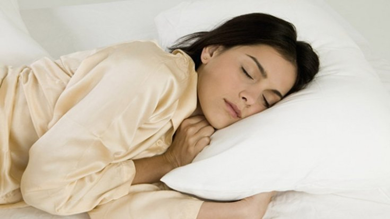 Bilim insanları en zararlı uyku pozisyonlarını açıkladı
