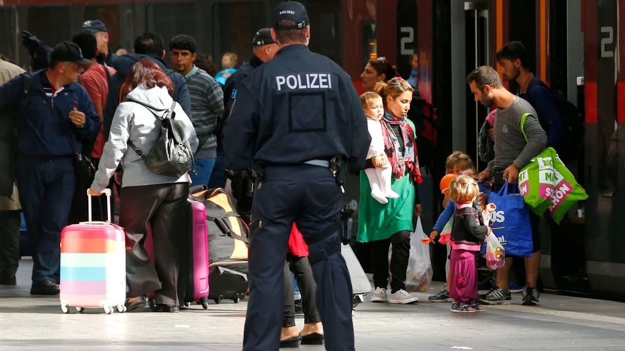 Alman bakan: Suçlu Suriyeliler Türkiye'nin kontrol ettiği bölgelere gönderilsin