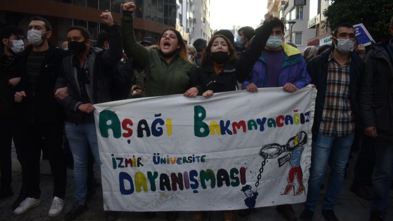 Αστυνομικό εμπόδιο στη στήριξη φοιτητών του Πανεπιστημίου Boğaziçi στο Σμύρνη