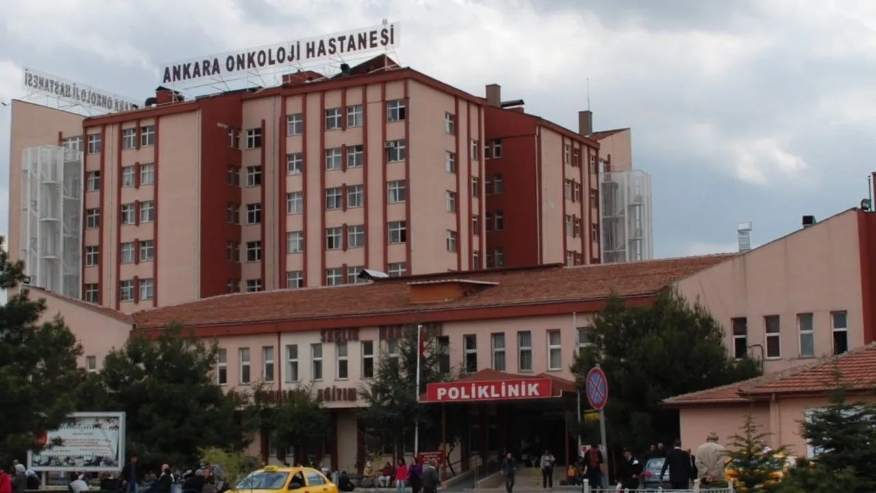 Bakan Koca: Ankara Onkoloji Hastanesi kapatılmayacak