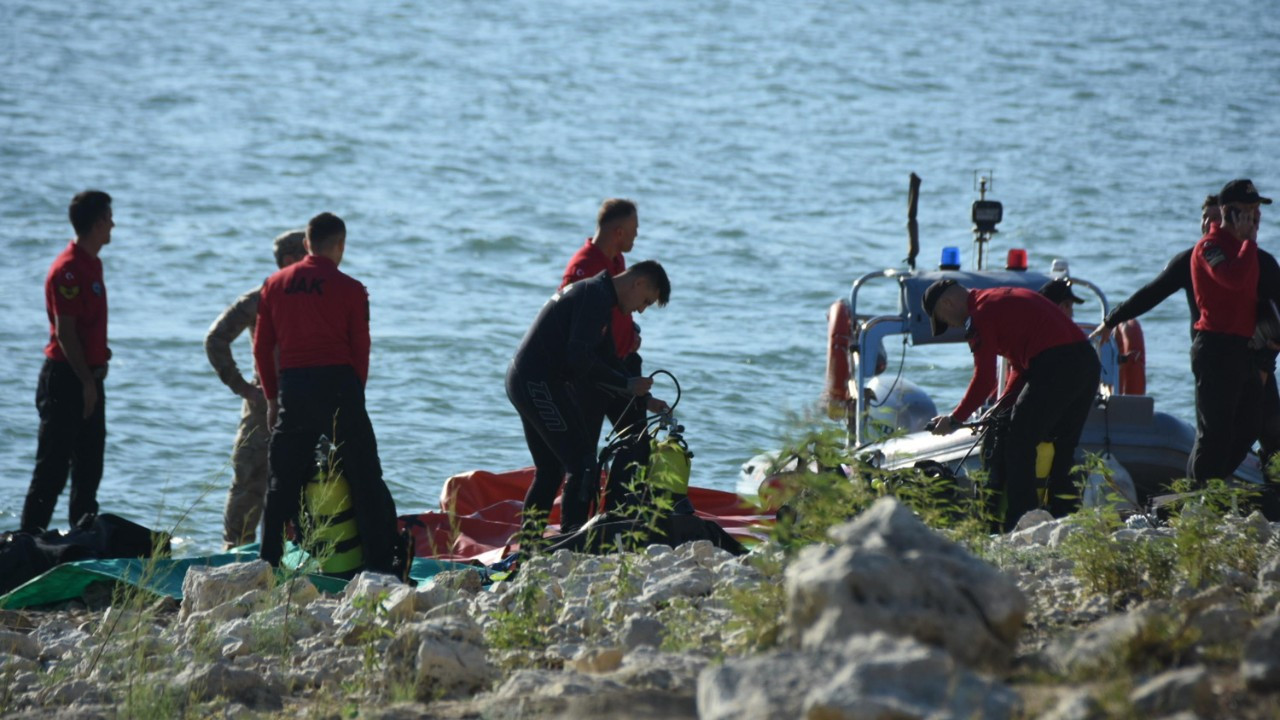 İzmir’deki helikopter kazasında 3 personelin cansız bedenine ulaşıldı