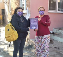 Kapı kapı dolaşarak Roman kadınlara İstanbul Sözleşmesi'ni anlatıyor - Resim : 1