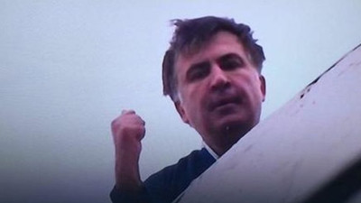 Eski cumhurbaşkanı çatıda: İntihar ederim!