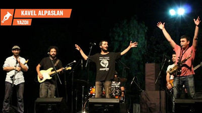 Praksis, Tekmeye Kafa attı!