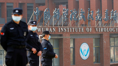 DSÖ ekibi, komplo teorilerinin merkezindeki Wuhan Viroloji Enstitüsü'nde