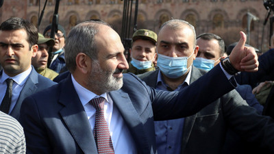 Paşinyan destekçilerine seslendi: Bir yere gitmiyorum