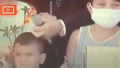 Erdoğan çocukla kafasına vurarak konuştu