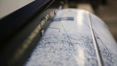 Adana'da peş peşe üç deprem: Bakan Yerlikaya'dan açıklama