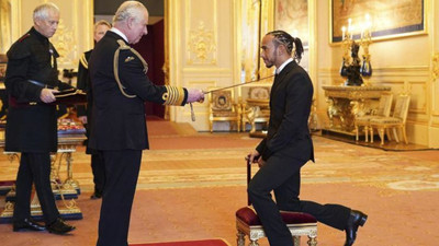 Formula 1 pilotu Lewis Hamilton, resmen şövalye ilan edildi