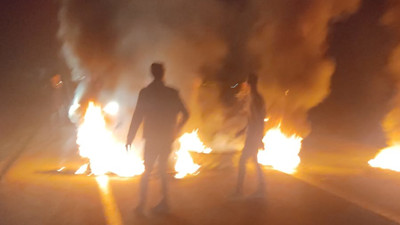 Elektrik kesintilerini protesto eden köylüler yol kapattı