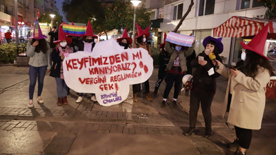 Kadınlar ped ve tampon fiyatlarındaki artışı protesto etti