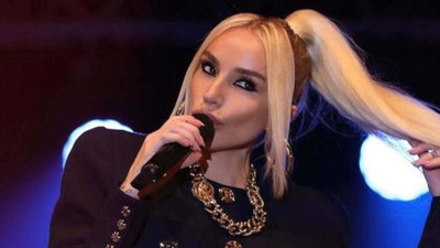 Gülşen, konserde LGBTIQ+ bayrağı açtı: Renklerimizi göstermekten korkmayalım