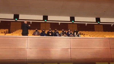 Gazeteciler, 'sansür yasası'nı siyah maske takarak protesto etti