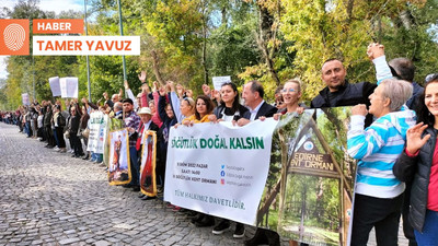 Millet bahçesine karşı insan zinciri