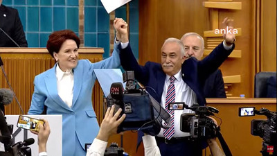 Ahmet Eşref Fakıbaba resmen İYİ Parti'de, rozetini Akşener taktı
