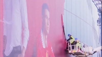 Manchester United, Ronaldo'yu Old Trafford'dan sildi