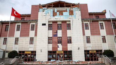 Depremde hasar gören Düzce Adliyesi'ni yapan firma, 8 adalet sarayı daha yapmış