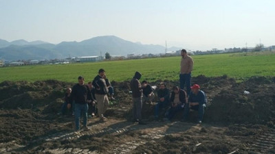 Antakya'da depremzede çiftçilerin ekili tarlasına konteyner kent: Biz ne yiyeceğiz?