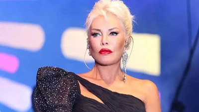 Ajda Pekkan 'Kızılcık Şerbeti'ne sahneden selam yolladı