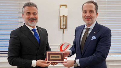 AK Parti'den istifa eden eski bakan Suat Kılıç, Yeniden Refah Partisi'ne katıldı