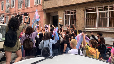 Onur Yürüyüşü'nde Taksim'de polis ablukası: Gözaltılar var