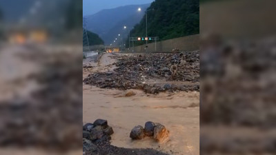 Trabzon-Gümüşhane karayolunda heyelan