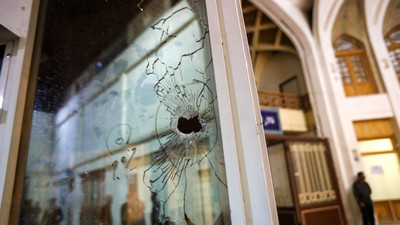 İran'da türbeye silahlı saldırı: 1 kişi hayatını kaybetti