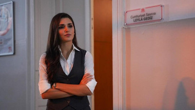 'Bambaşka Biri'ndeki oyunculuğu eleştirilen Hande Erçel'e yönetmeninden övgü