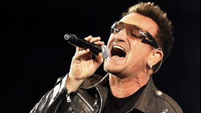 U2, İsrail'deki festivalde öldürülenleri andı: 'Hadi o güzel çocuklar için söyleyin'