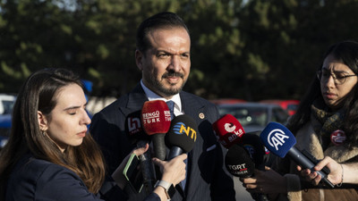 İYİ Parti sözcüsü Zorlu, Yargıtay’a Anayasa kitapçığı bıraktı, HSK'ye suç duyurusunda bulunacak