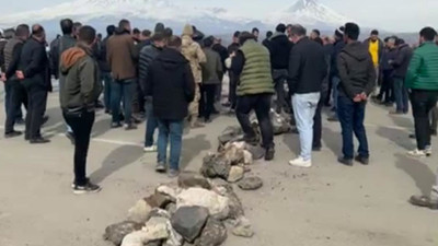 Tır şoförlerinden uzun kuyruğa taşlı protesto