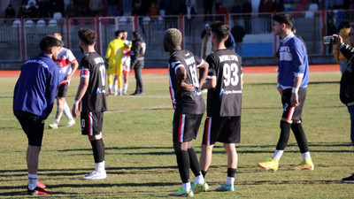 Yattara da sahadaydı: Hakeme yumruk atan futbolcu tutuklandı