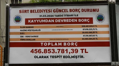 Siirt Belediyesi, kayyımın bıraktığı borçları kentin merkezinde duyurdu