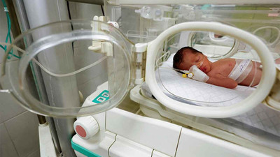 İsrail'in saldırısında ölen annesinin rahminden kurtarılan bebek hayatını kaybetti