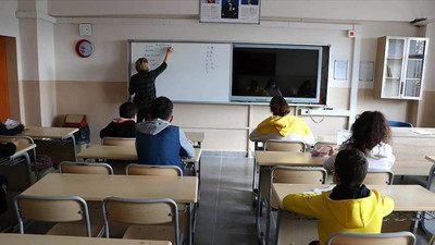 Yeni müfredat din değiştirtti: Hıristiyan olmak için dilekçe verdi