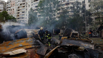 Ukrayna: Rusya sınır kasabasına girdi, Zelenskiy yurtdışı gezilerini erteledi