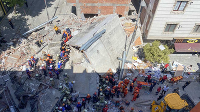 Küçükçekmece'de bina çöktü: 8 kişi yaralı kurtarıldı, 1 kişi öldü
