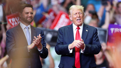 Suikast girişiminin ardından Trump'tan ilk miting: 'Demokrasi için kurşun yedim'