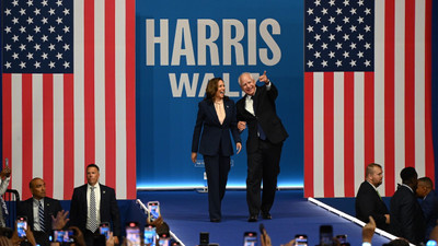 Kamala Harris ile Tim Walz'dan ilk seçim mitingi: 'Kazanmalıyız'