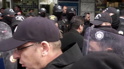 CHP heyeti 11 gün sonra Esenyurt Belediyesi'ne girdi