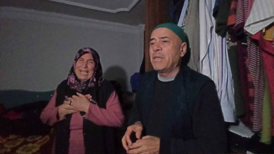 Depremde yıkılan evleri için biriktirdikleri 2 bileziği eve giren hırsızlar, silah zoruyla çaldı