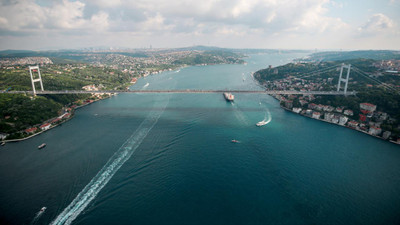 İstanbul Boğazı'nda gemi trafiği askıya alındı: Kayıp 2 kardeş aranıyor