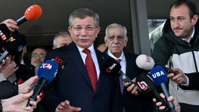 Davutoğlu: Tanju Özcan ve Mehmet Nuri Ersoy derhal istifa etmeli