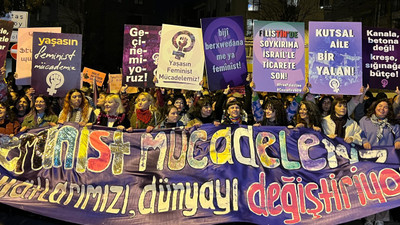 İstanbul'da Feminist Gece Yürüyüşü: 'Özgür hayatları almadan bir yere gitmiyoruz'