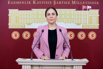 AK Partili Zeynep Gül Yılmaz: 'Bağırta bağırta Akdeniz Belediyesi'ni aldık, kanırta kanırta da Büyükşehir'i alacağız' - Resim : 1