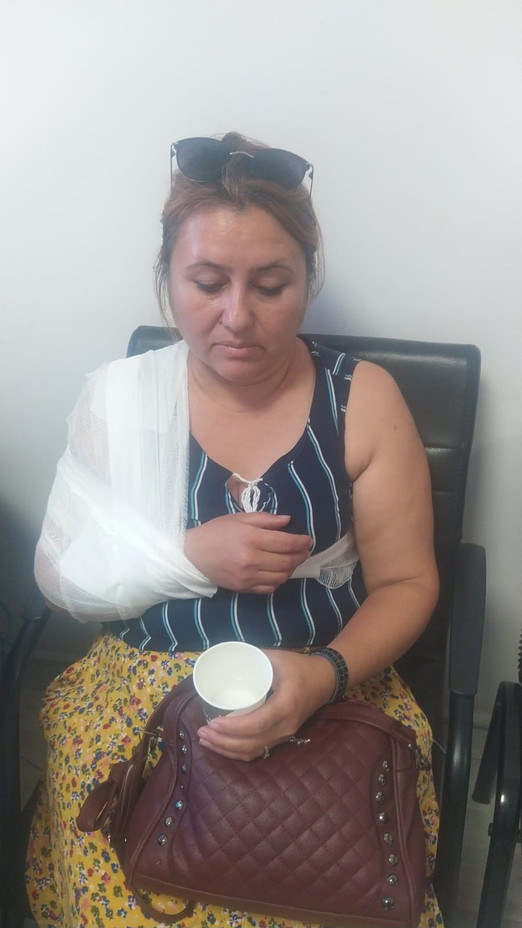 Maseratili polisin cenazesinde gazetecilere saldırı - Resim : 1