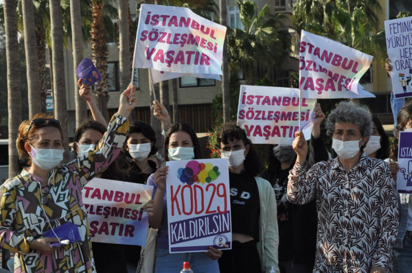 Mersinli kadınlara 100 bin liradan fazla para cezası kesildi - Resim : 1