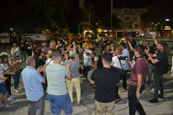 Davulla zurnayla kutladılar: İdil Ayşe için gerekli para toplandı - Resim : 1