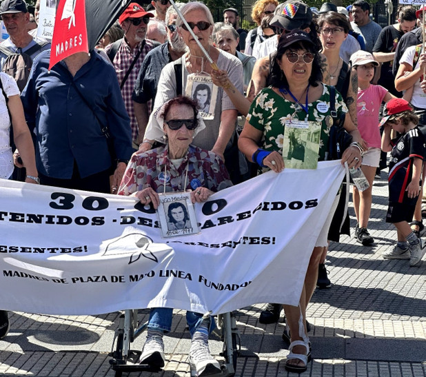 Gezegenden mektuplar | Kayıp anneleri: İki meydanda da acılar taze - Resim : 7